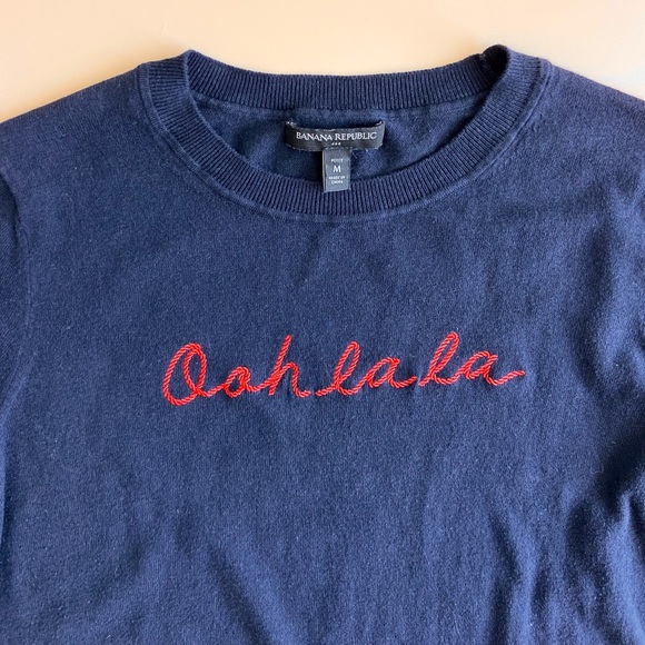 Crewneck sweater with embroidered detail navy blue with red contrast stitch - Picture 3 of 4